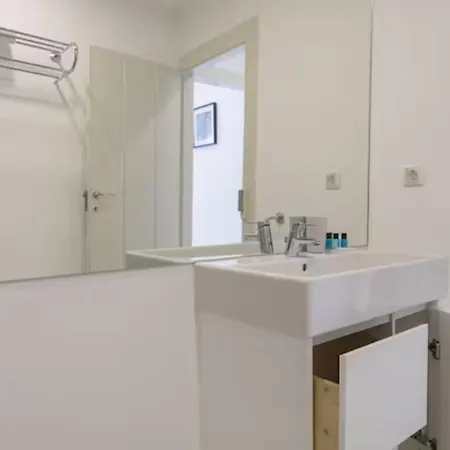 Principe Real Duplex With Terrace By Local * Lisboa