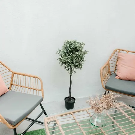 Principe Real Duplex With Terrace By Local * Lisboa