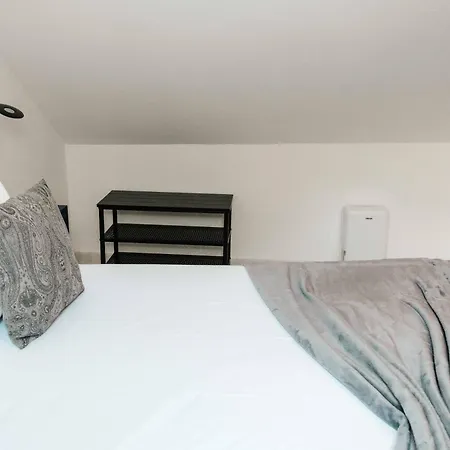 Duplex With Terrace In Principe Real Lisbon