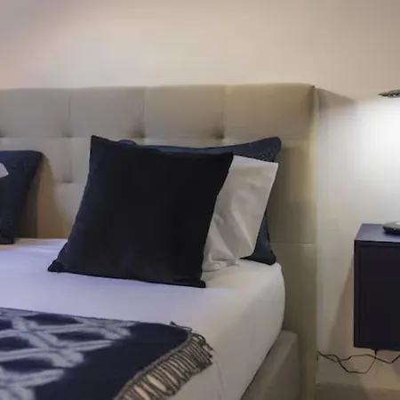Duplex With Terrace In Principe Real * Lisbon