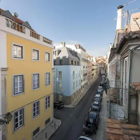 Duplex With Terrace In Principe Real Lisbon