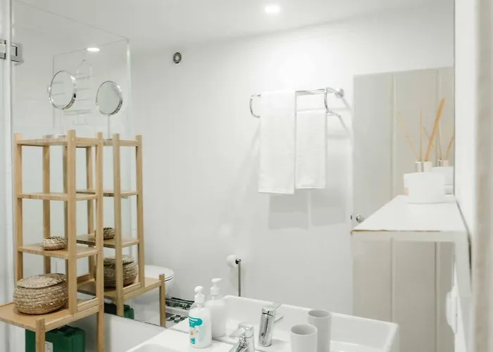 Principe Real Duplex With Terrace By Local Apartment Lissabon